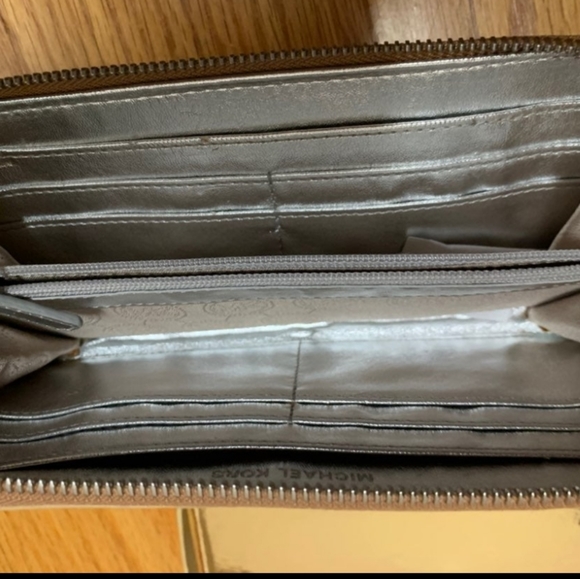 Michael Kors Wallet - Picture 1 of 4